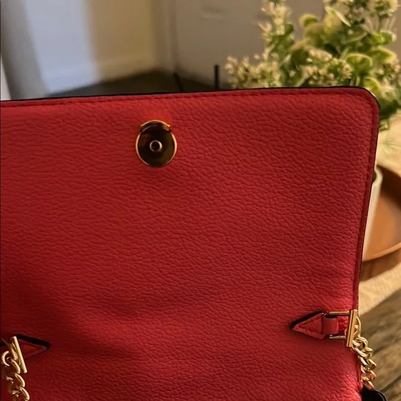 Stylish Red Chain Shoulder Bag - Picture 6 of 8